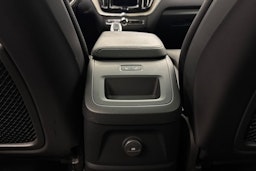 Sininen Volvo XC60 2021 kuva 34.