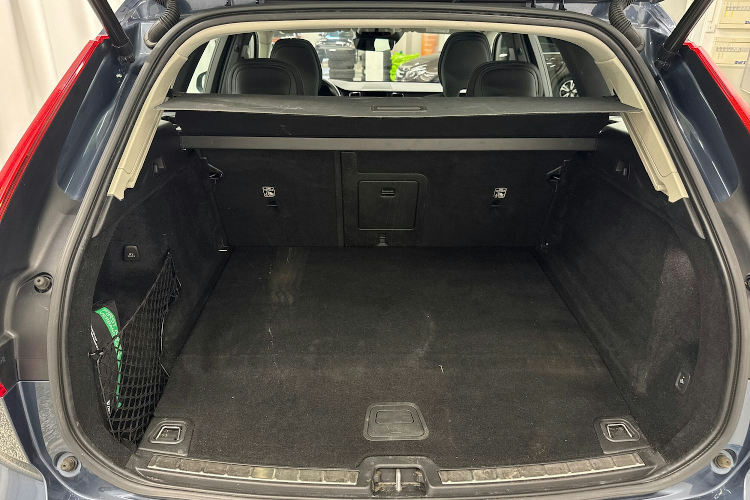 Sininen Volvo XC60 2021 kuva 35.