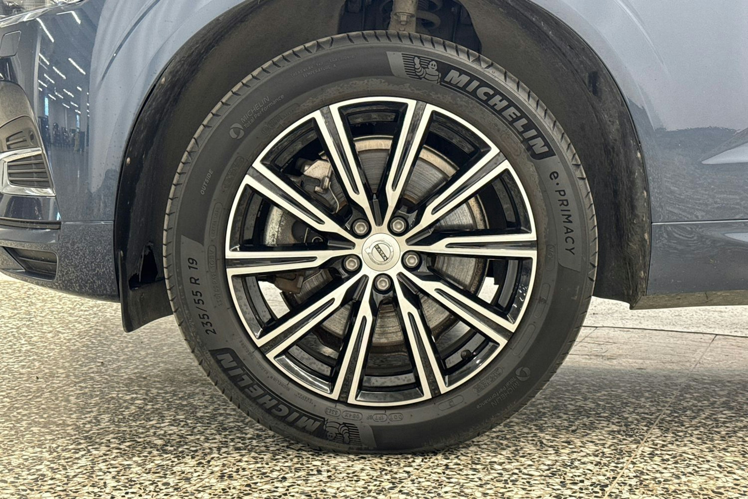 Sininen Volvo XC60 2021 kuva 39.