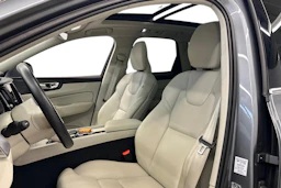 harmaa Volvo XC60 2021 kuva 6.