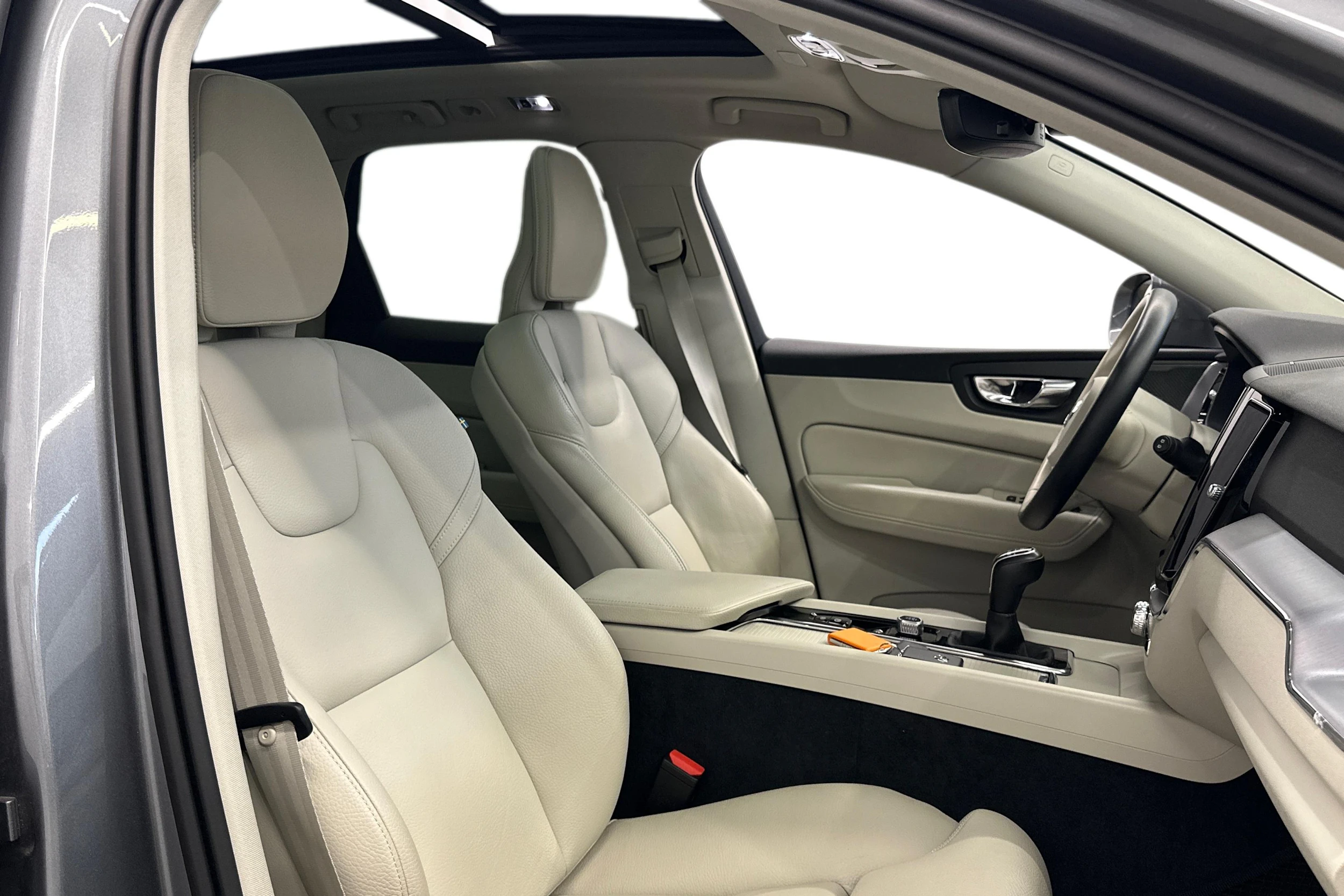 harmaa Volvo XC60 2021 kuva 7.