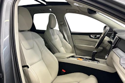 harmaa Volvo XC60 2021 kuva 7.