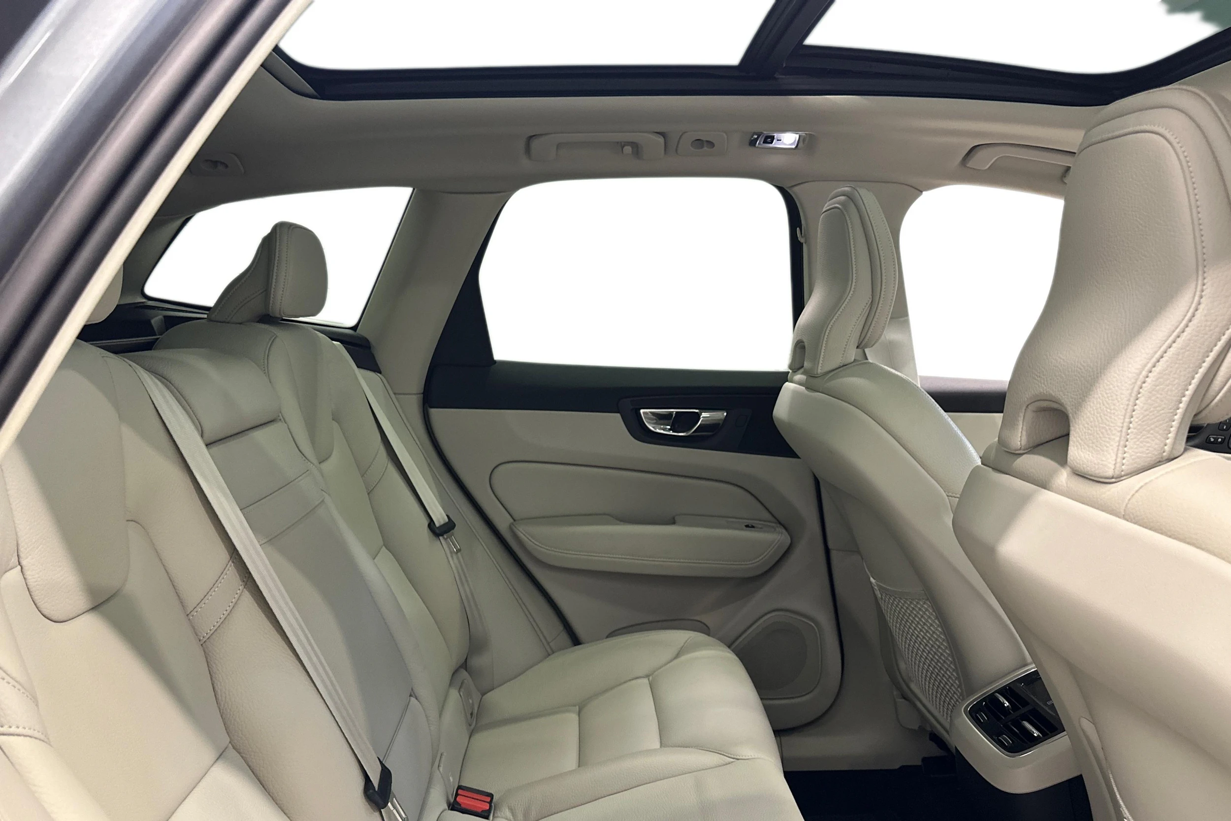 harmaa Volvo XC60 2021 kuva 9.