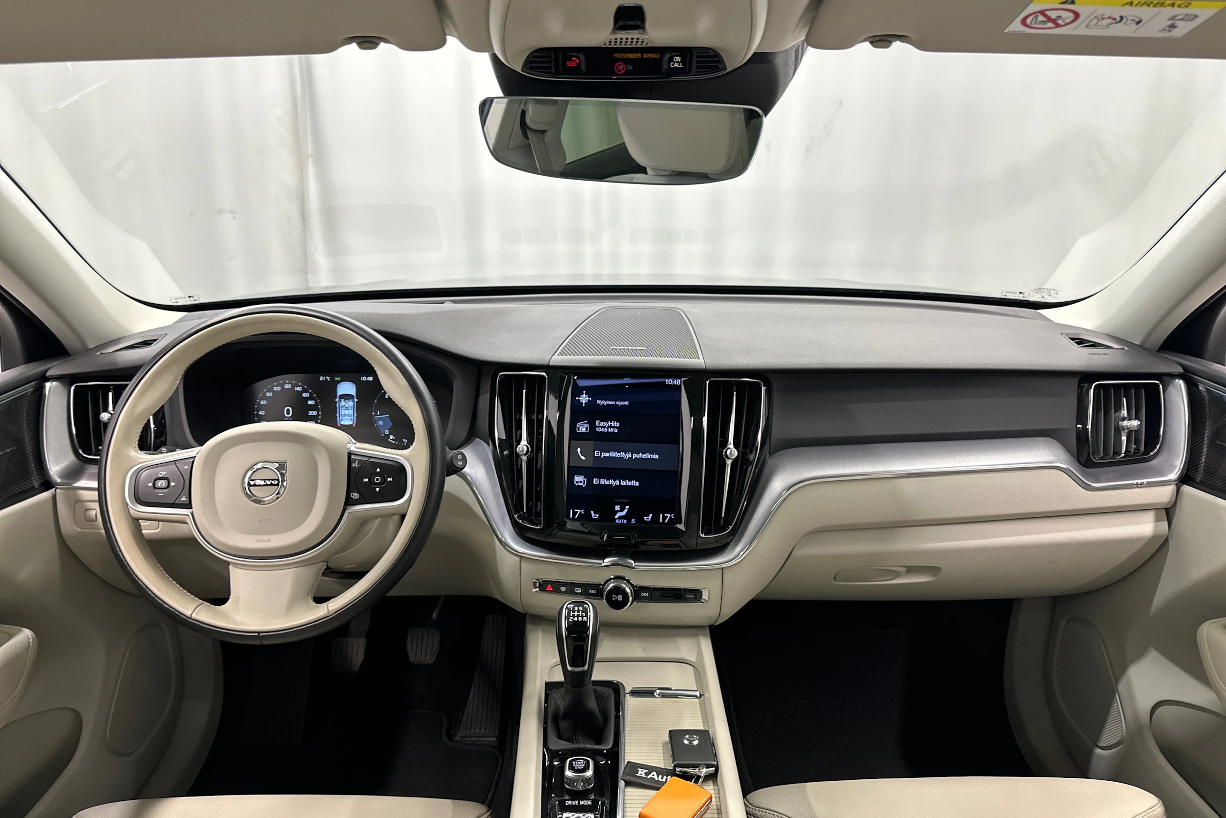 harmaa Volvo XC60 2021 kuva 11.