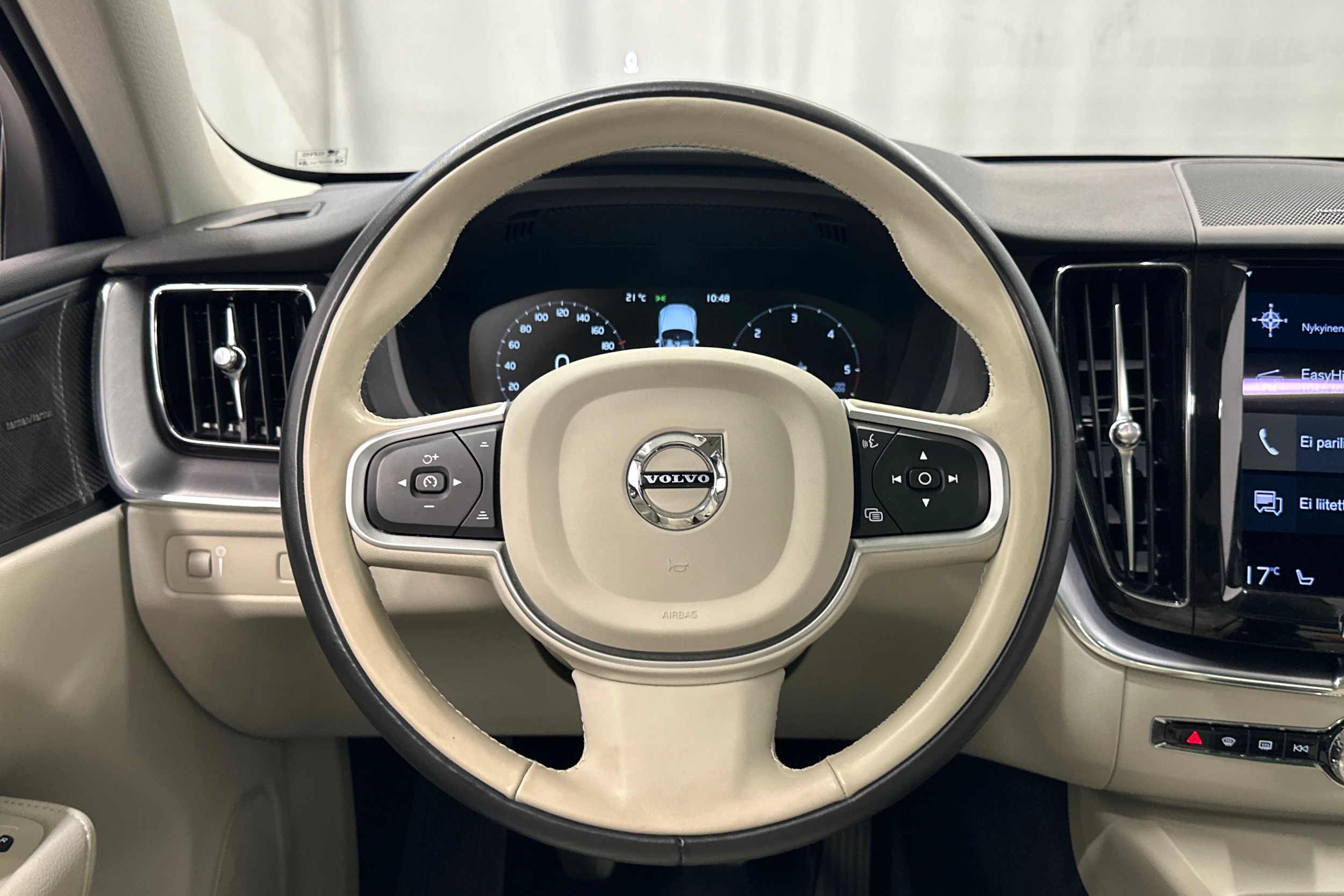 harmaa Volvo XC60 2021 kuva 12.