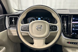 harmaa Volvo XC60 2021 kuva 12.