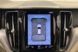 harmaa Volvo XC60 2021 kuva 18.
