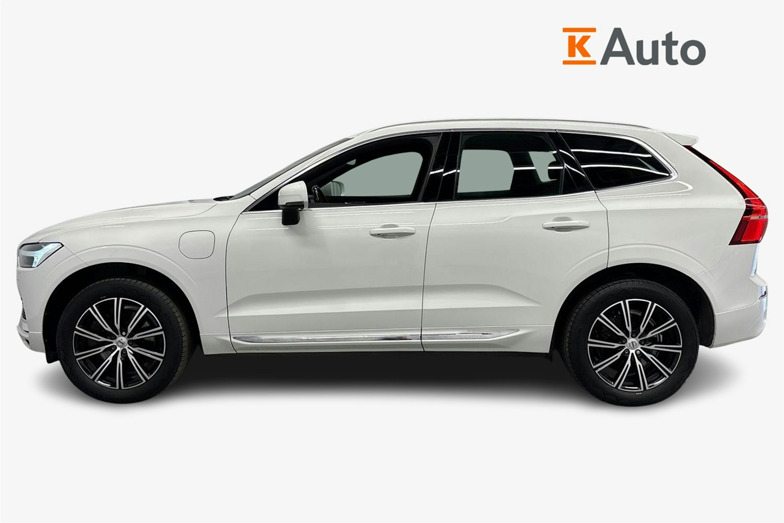 valkoinen Volvo XC60 2021 kuva 5.