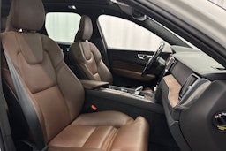 valkoinen Volvo XC60 2021 kuva 12.