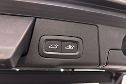 valkoinen Volvo XC60 2021 kuva 14.