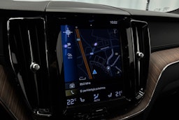 valkoinen Volvo XC60 2021 kuva 21.