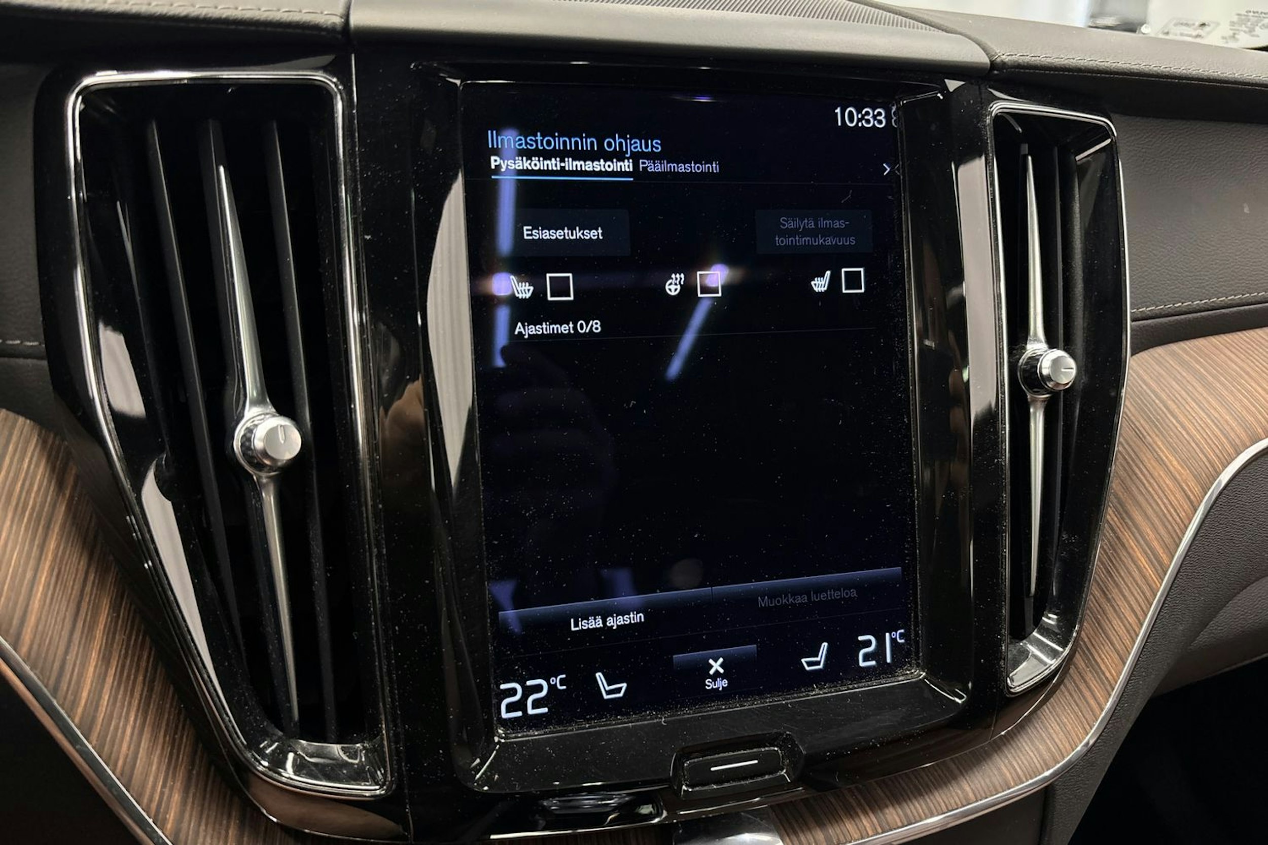 valkoinen Volvo XC60 2021 kuva 24.