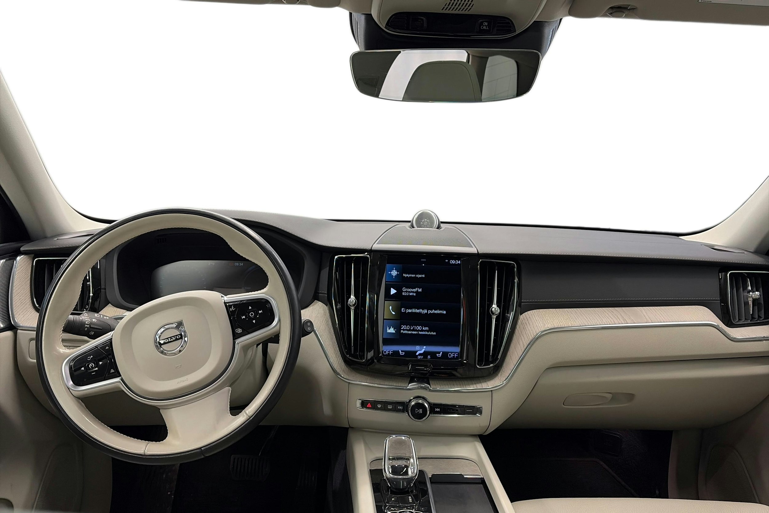 harmaa Volvo XC60 2021 kuva 9.