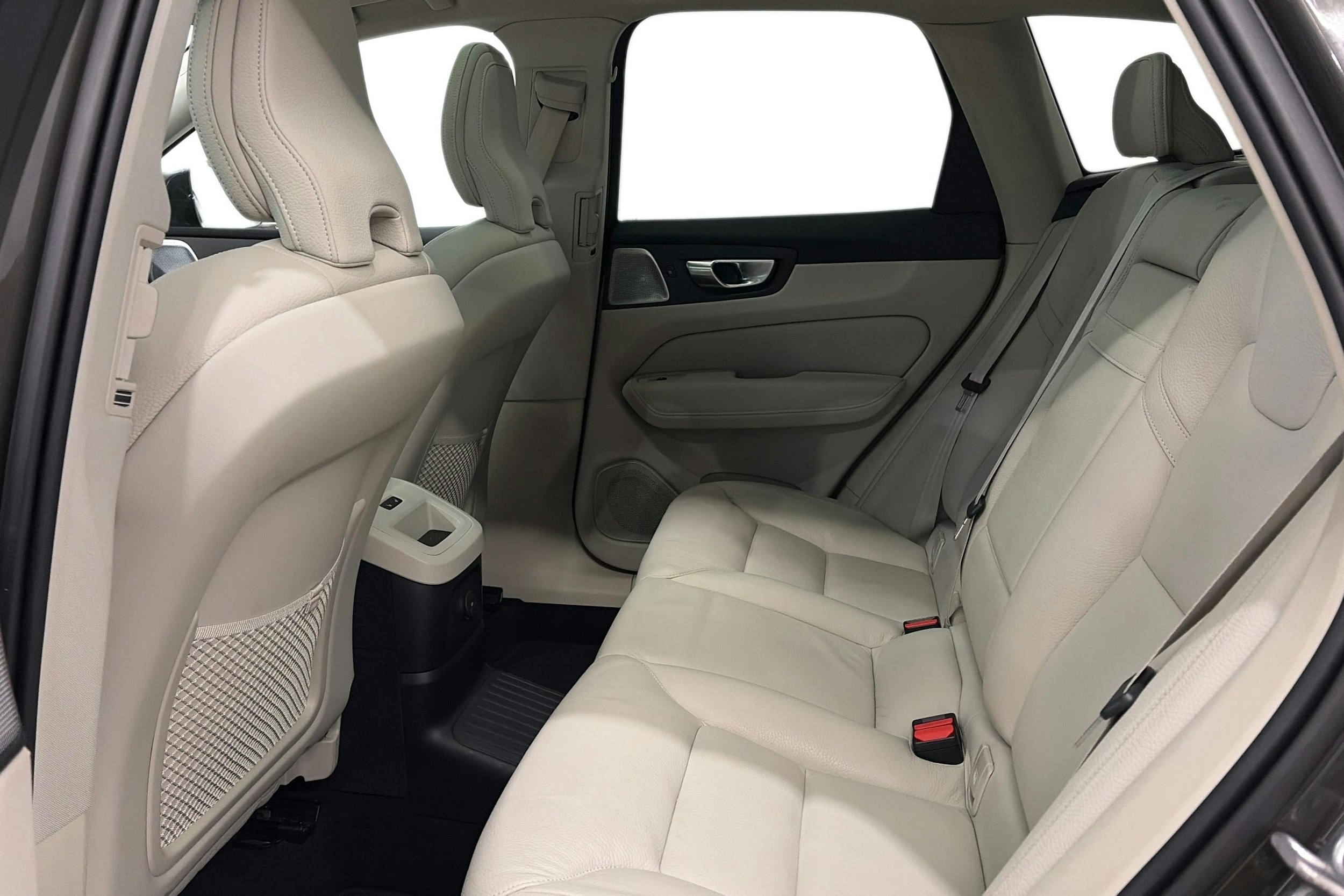 harmaa Volvo XC60 2021 kuva 10.