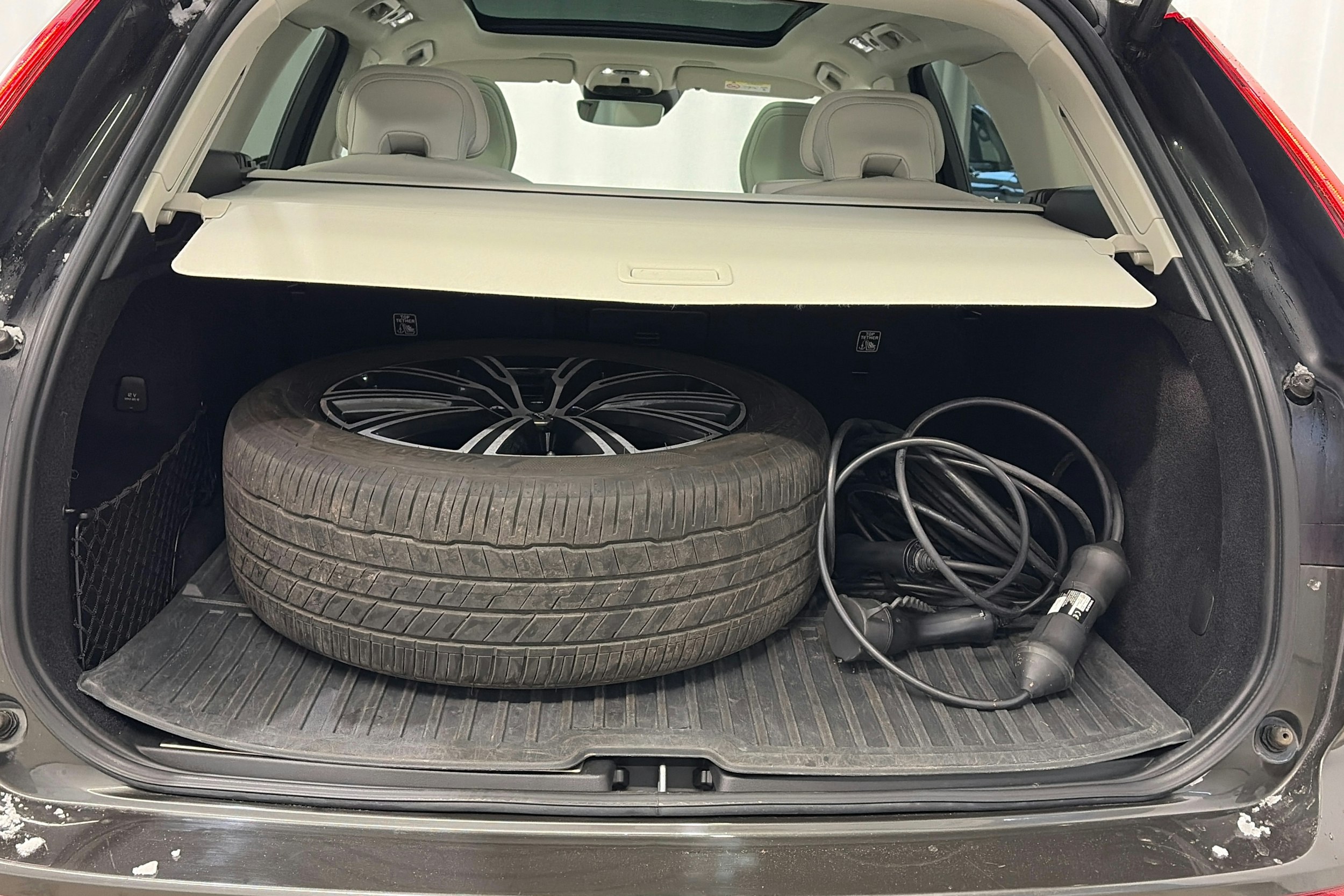 harmaa Volvo XC60 2021 kuva 14.