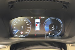 harmaa Volvo XC60 2021 kuva 17.