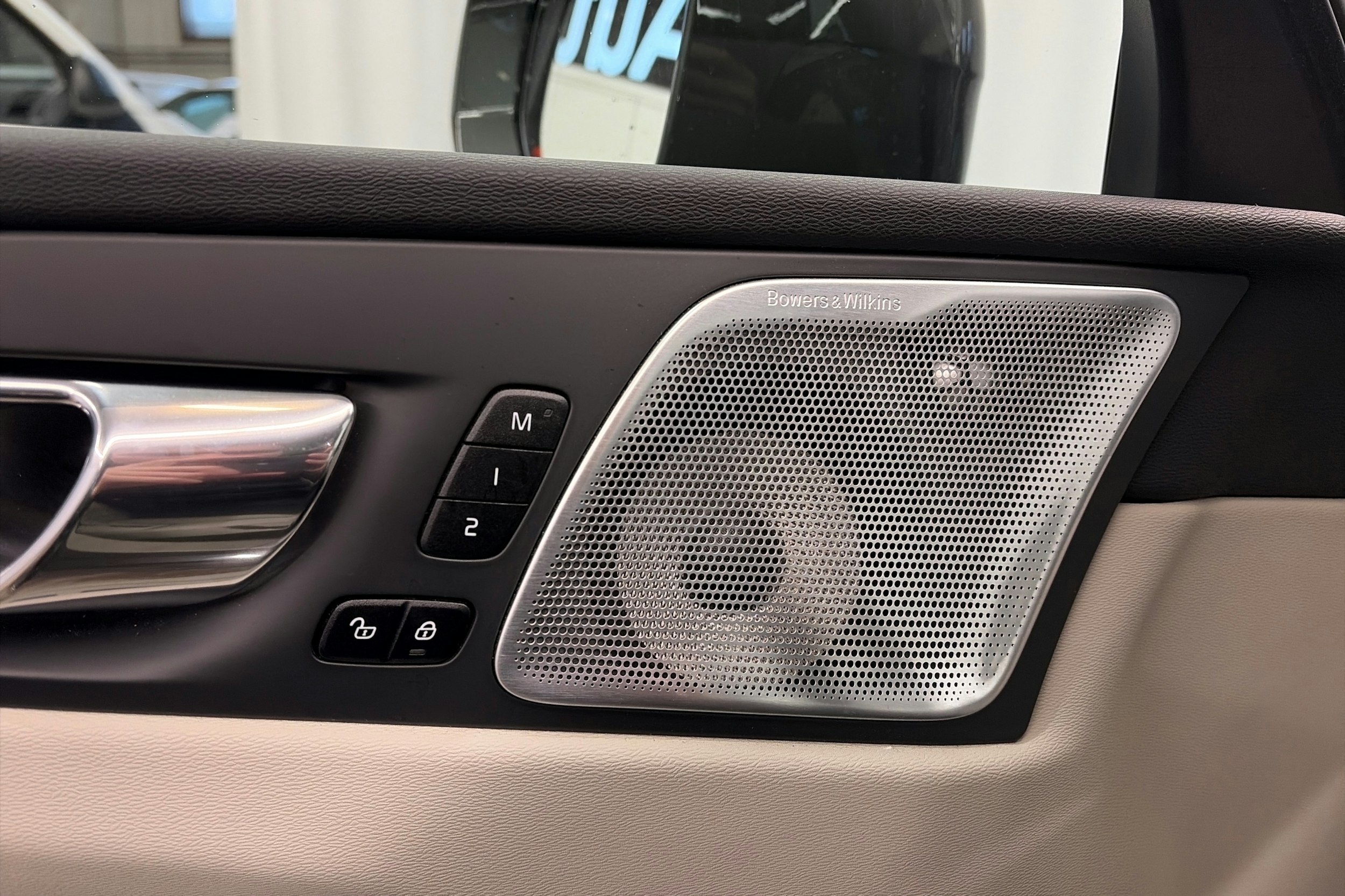 harmaa Volvo XC60 2021 kuva 19.