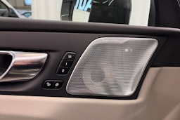 harmaa Volvo XC60 2021 kuva 19.