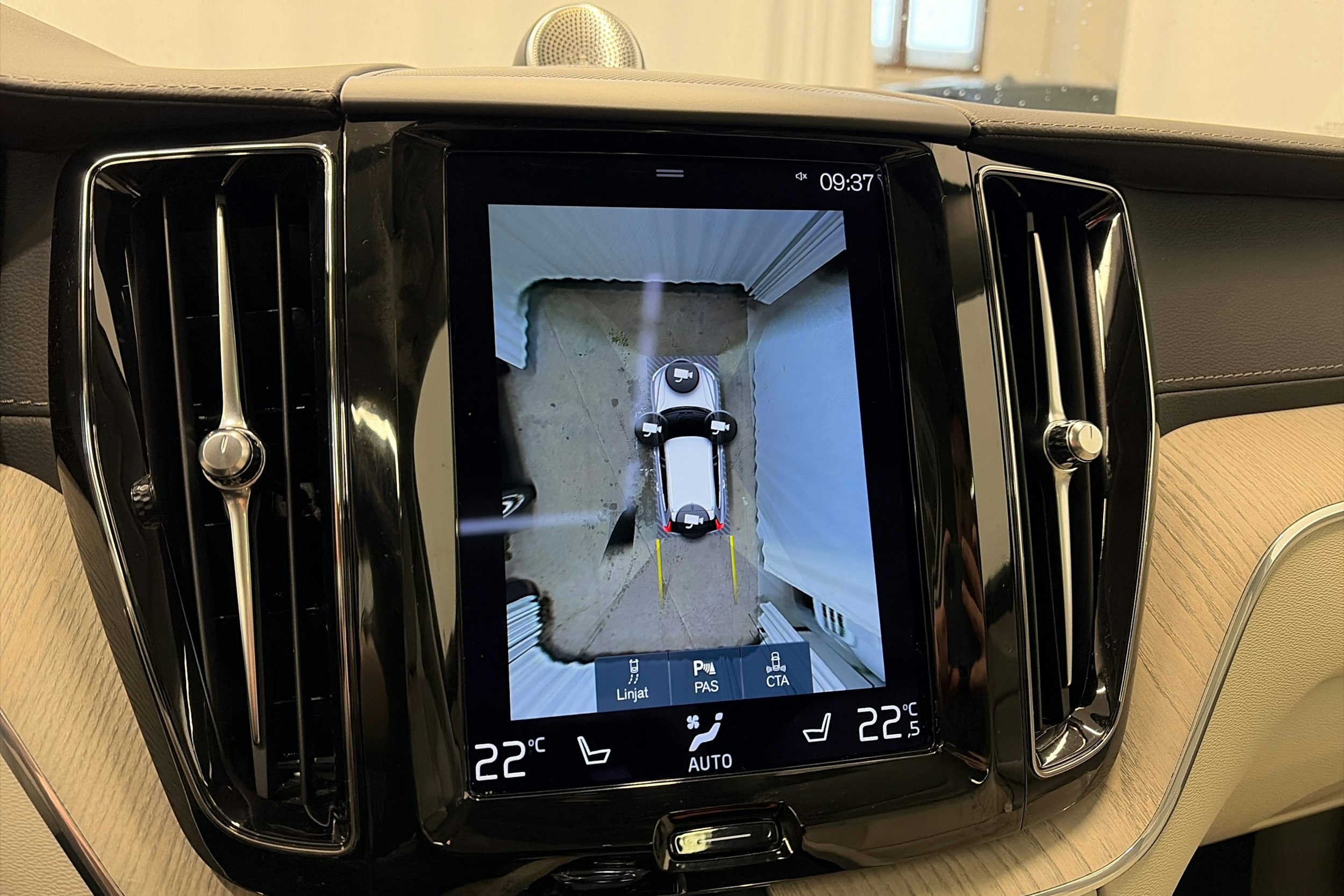 harmaa Volvo XC60 2021 kuva 20.