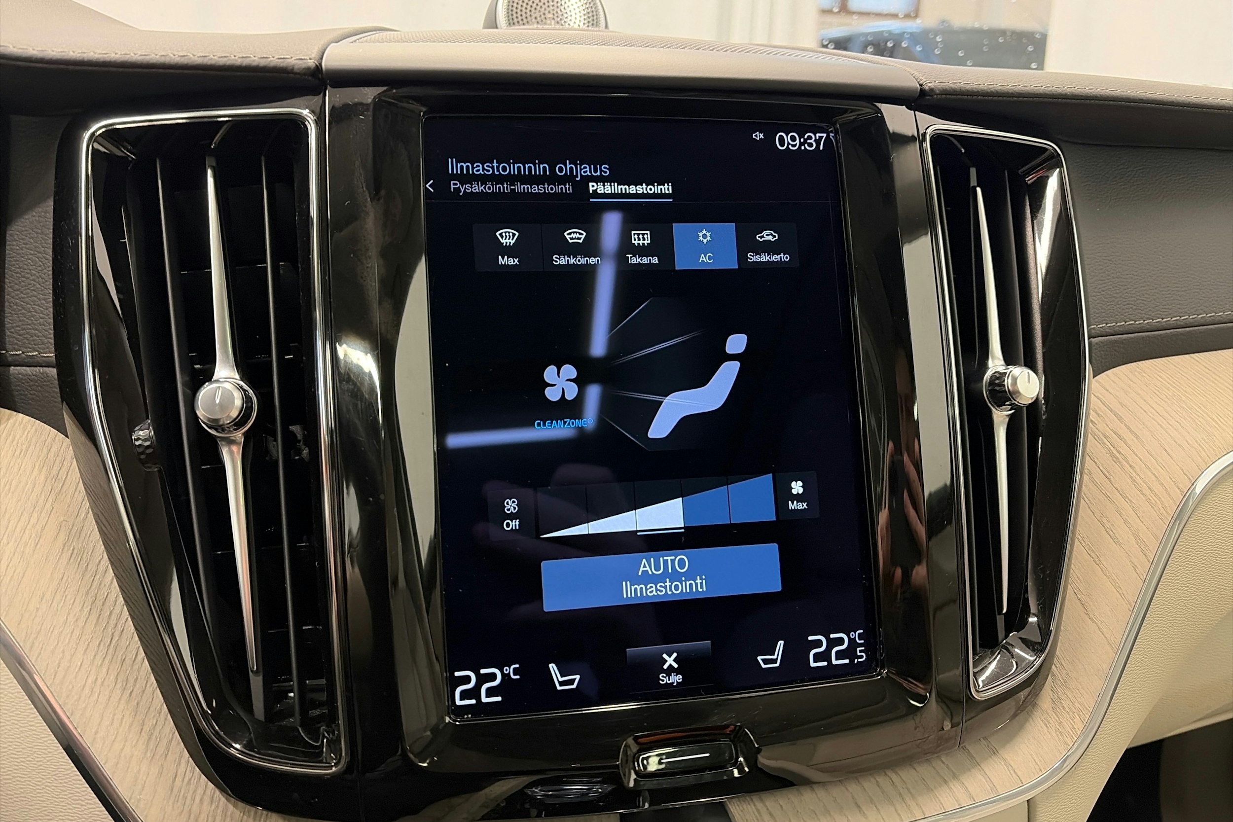 harmaa Volvo XC60 2021 kuva 21.