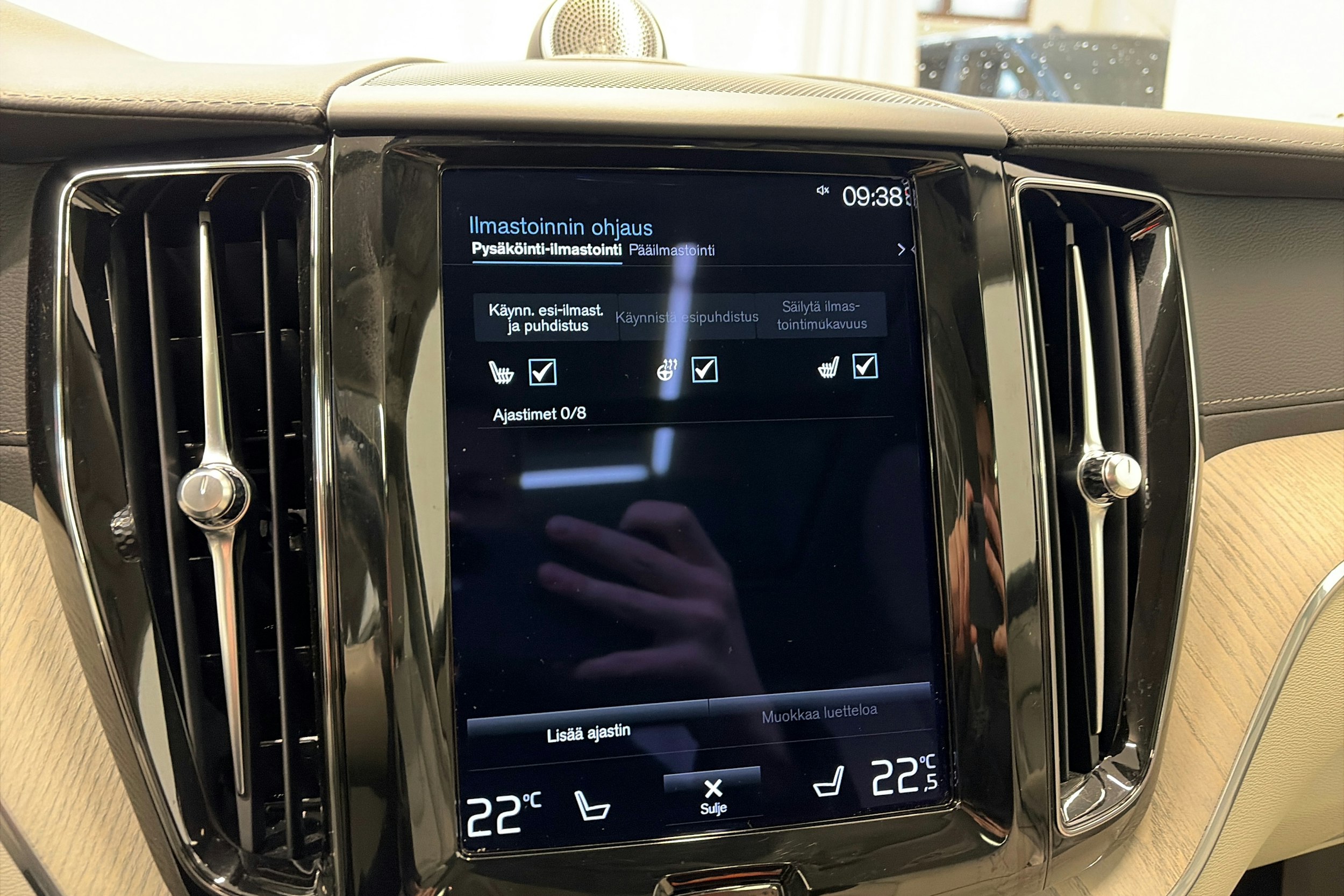 harmaa Volvo XC60 2021 kuva 22.