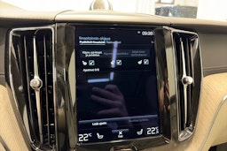 harmaa Volvo XC60 2021 kuva 22.