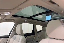 harmaa Volvo XC60 2021 kuva 24.