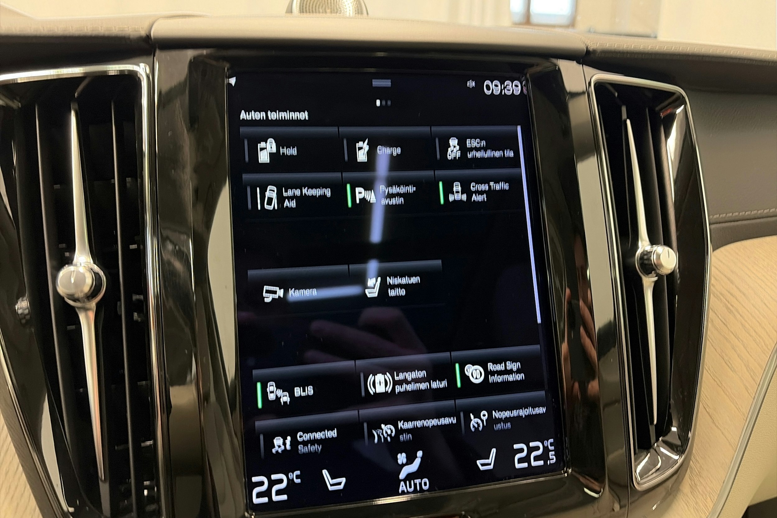 harmaa Volvo XC60 2021 kuva 27.