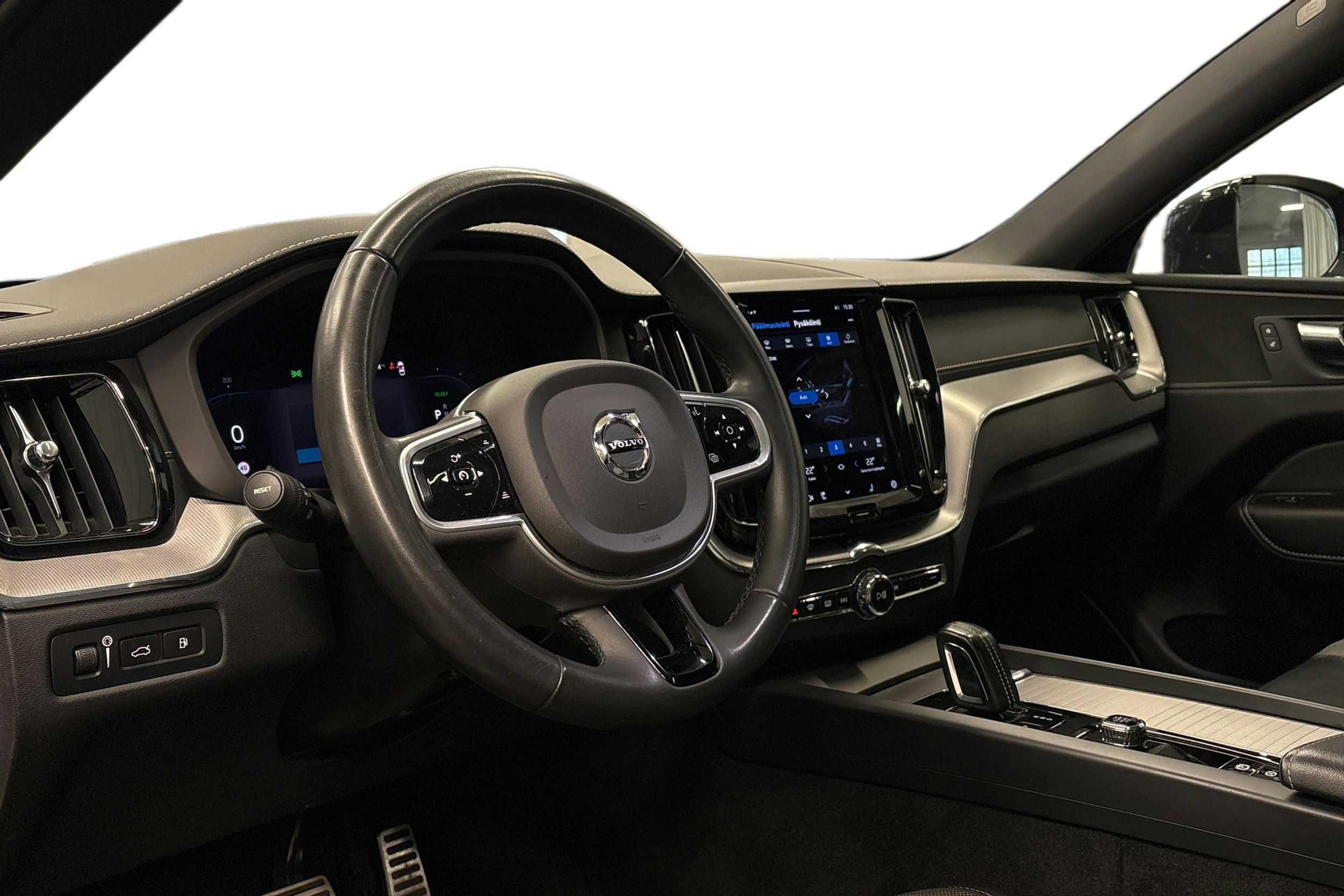 musta Volvo XC60 2021 kuva 3.