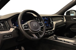 musta Volvo XC60 2021 kuva 3.