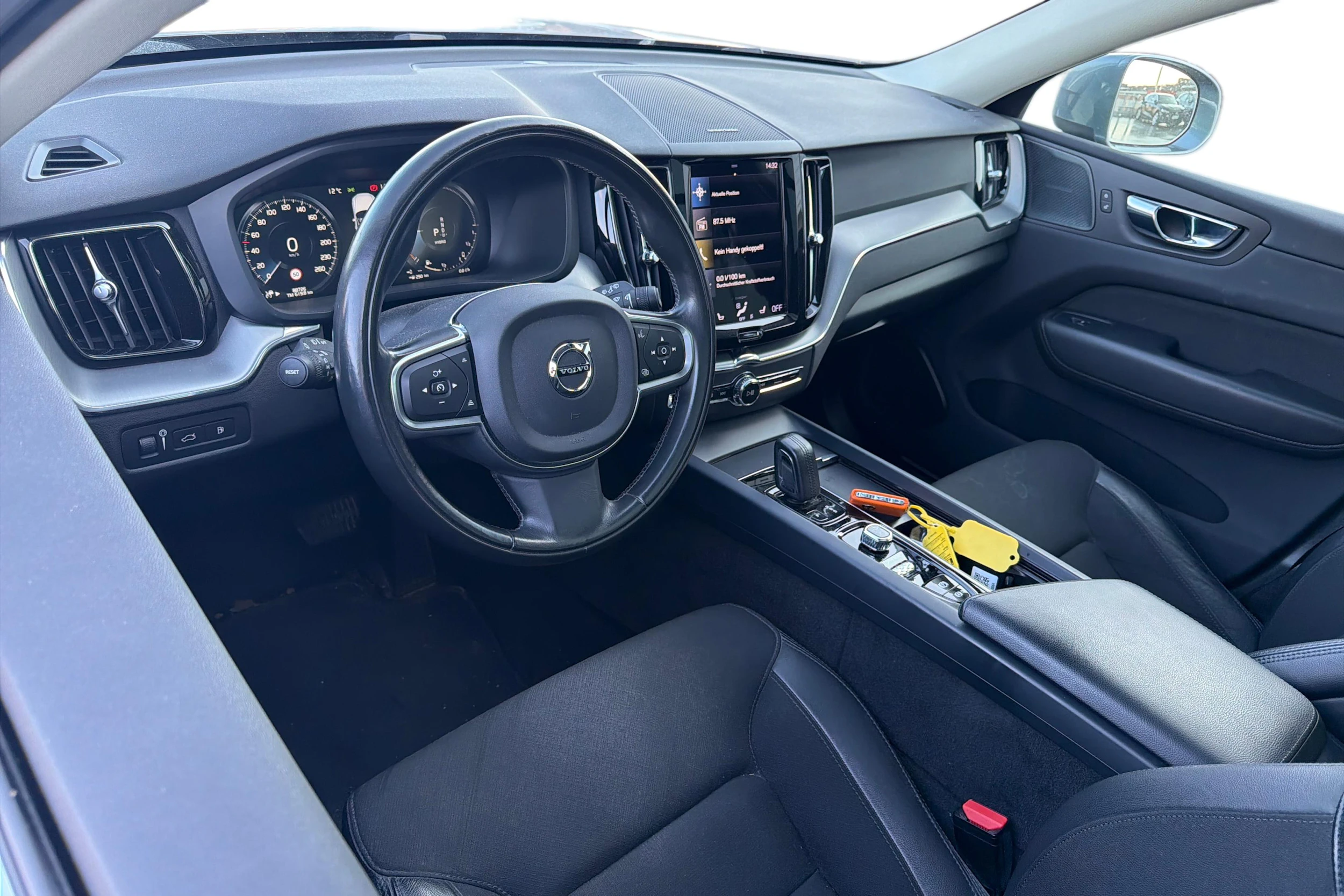 harmaa Volvo XC60 2021 kuva 3.