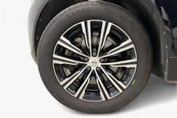 musta Volvo XC60 2022 kuva 12.