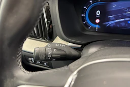 musta Volvo XC60 2022 kuva 20.