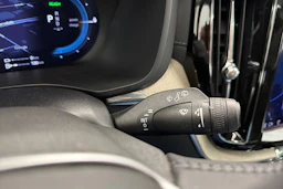musta Volvo XC60 2022 kuva 21.