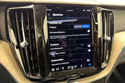 musta Volvo XC60 2022 kuva 27.
