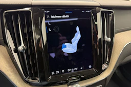 musta Volvo XC60 2022 kuva 32.