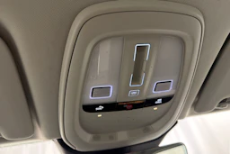 musta Volvo XC60 2022 kuva 34.