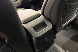 musta Volvo XC60 2022 kuva 37.