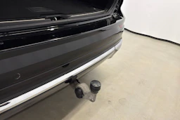 musta Volvo XC60 2022 kuva 42.