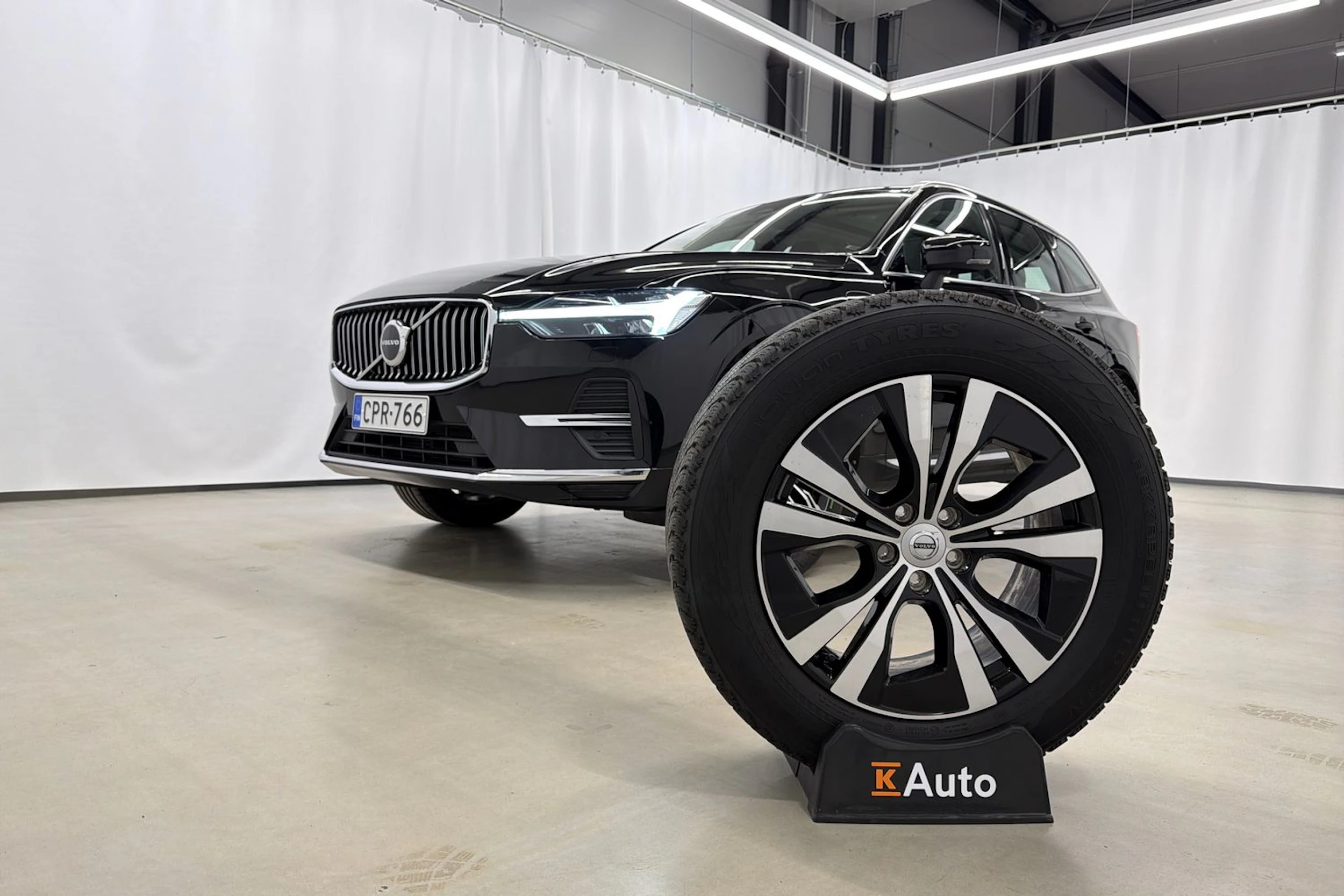 musta Volvo XC60 2022 kuva 43.