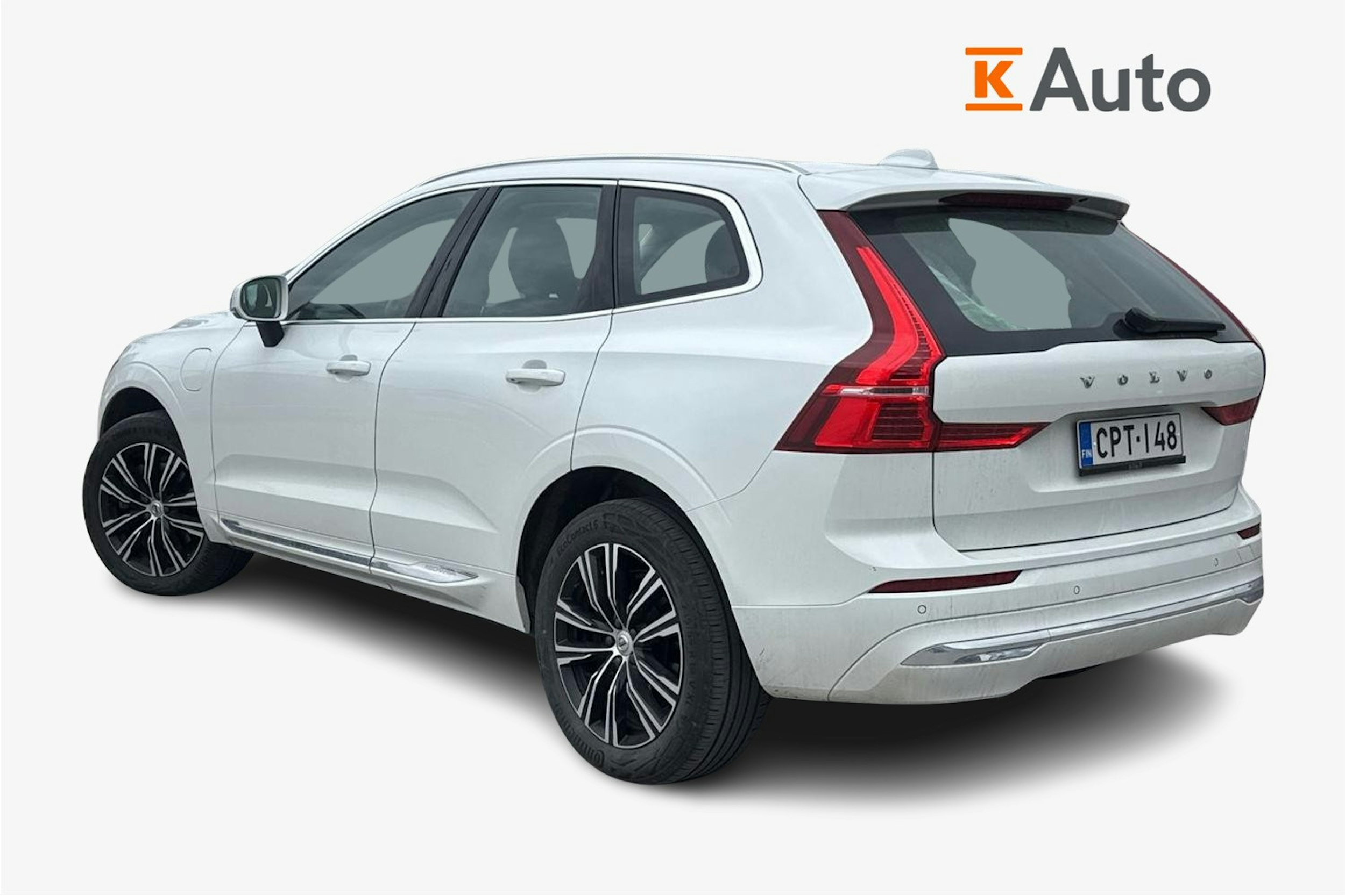valkoinen Volvo XC60 2022 kuva 2.