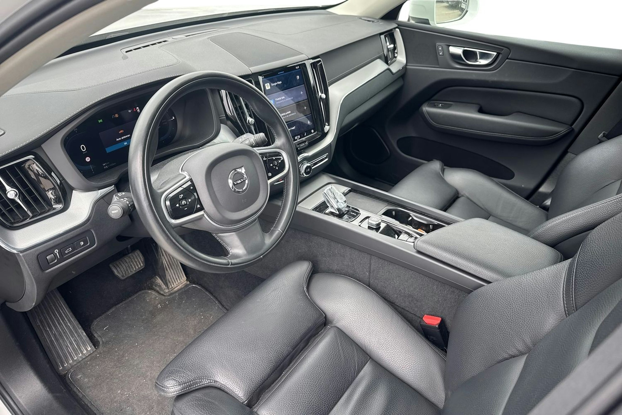 valkoinen Volvo XC60 2022 kuva 3.