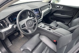 valkoinen Volvo XC60 2022 kuva 3.