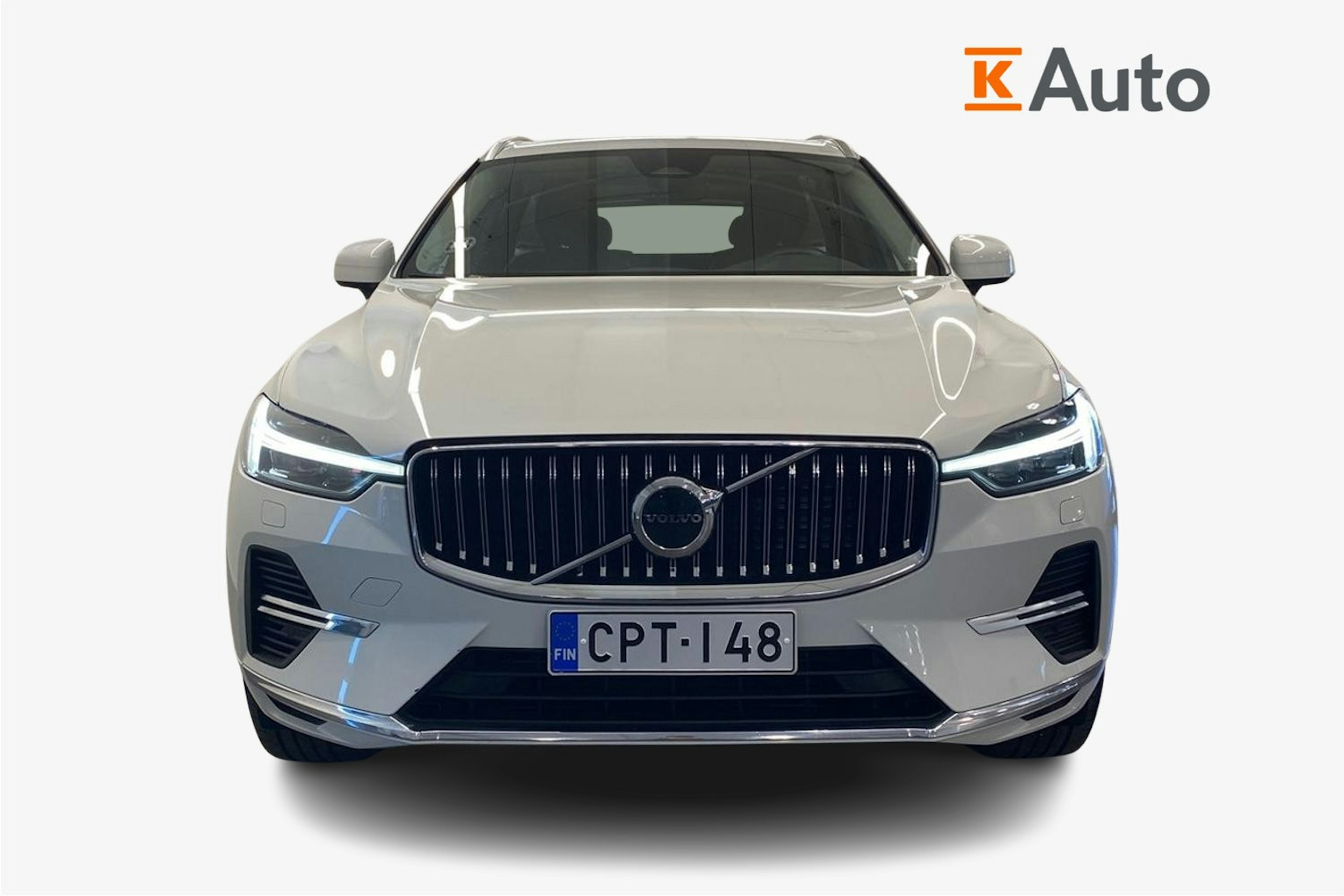 valkoinen Volvo XC60 2022 kuva 5.