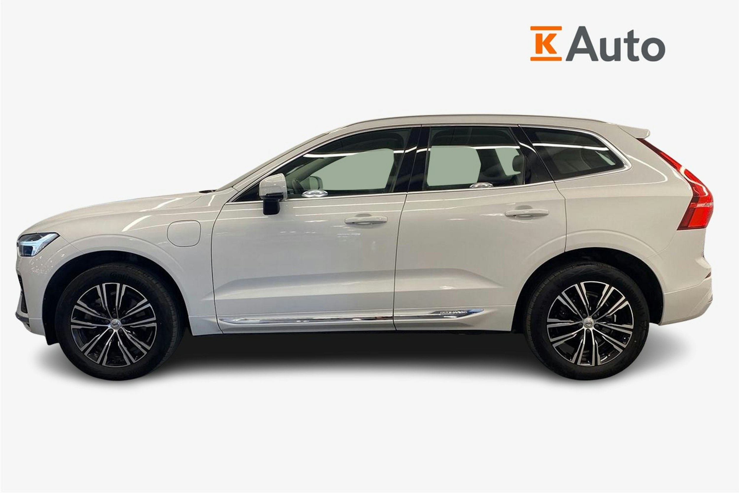 valkoinen Volvo XC60 2022 kuva 6.