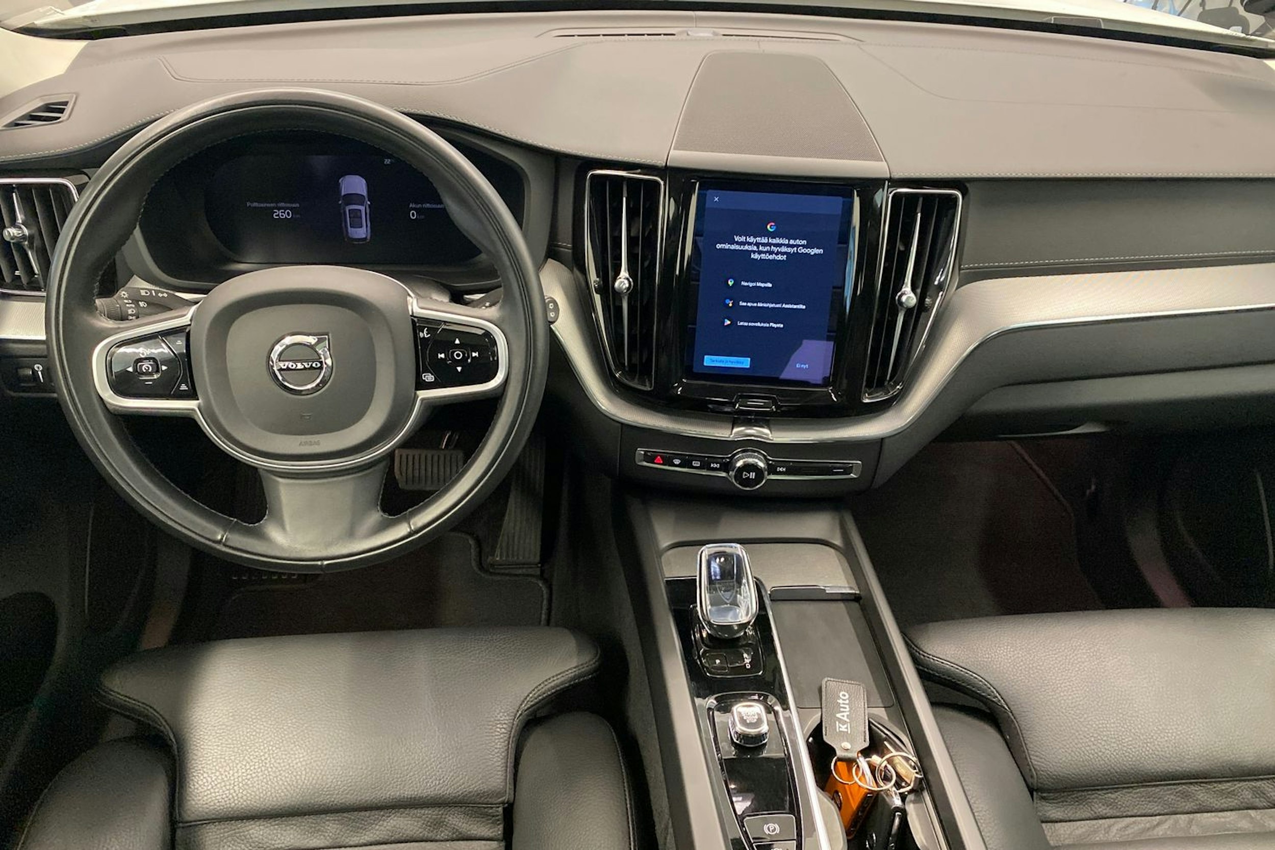 valkoinen Volvo XC60 2022 kuva 9.