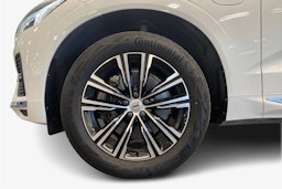valkoinen Volvo XC60 2022 kuva 11.