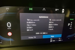valkoinen Volvo XC60 2022 kuva 17.