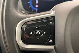 valkoinen Volvo XC60 2022 kuva 19.