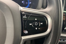 valkoinen Volvo XC60 2022 kuva 20.